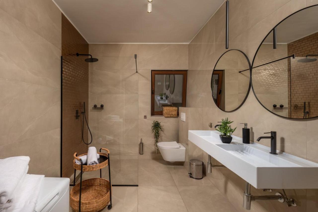 Apartment Adriatic, Chiara With Sea View And Heated Swimming Pool, Free Private Parking,