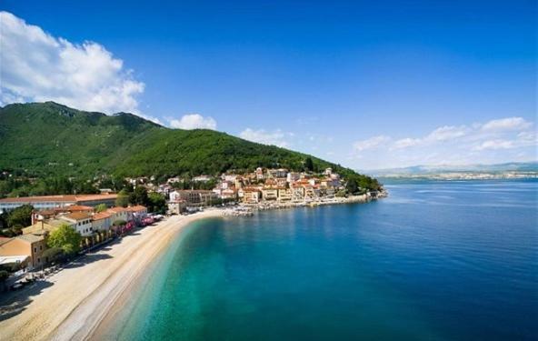 Adriatic, Chiara With Sea View And Heated Swimming Pool, Free Private Parking, Ičići