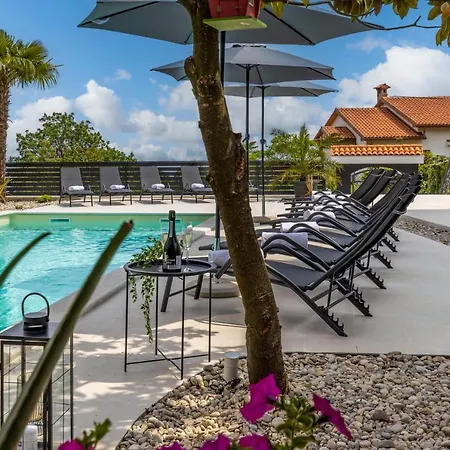 Villa Adriatic, Apartment Chiara With Sea View And Heated Swimming Pool, Free Private Parking, Icici Exterior photo