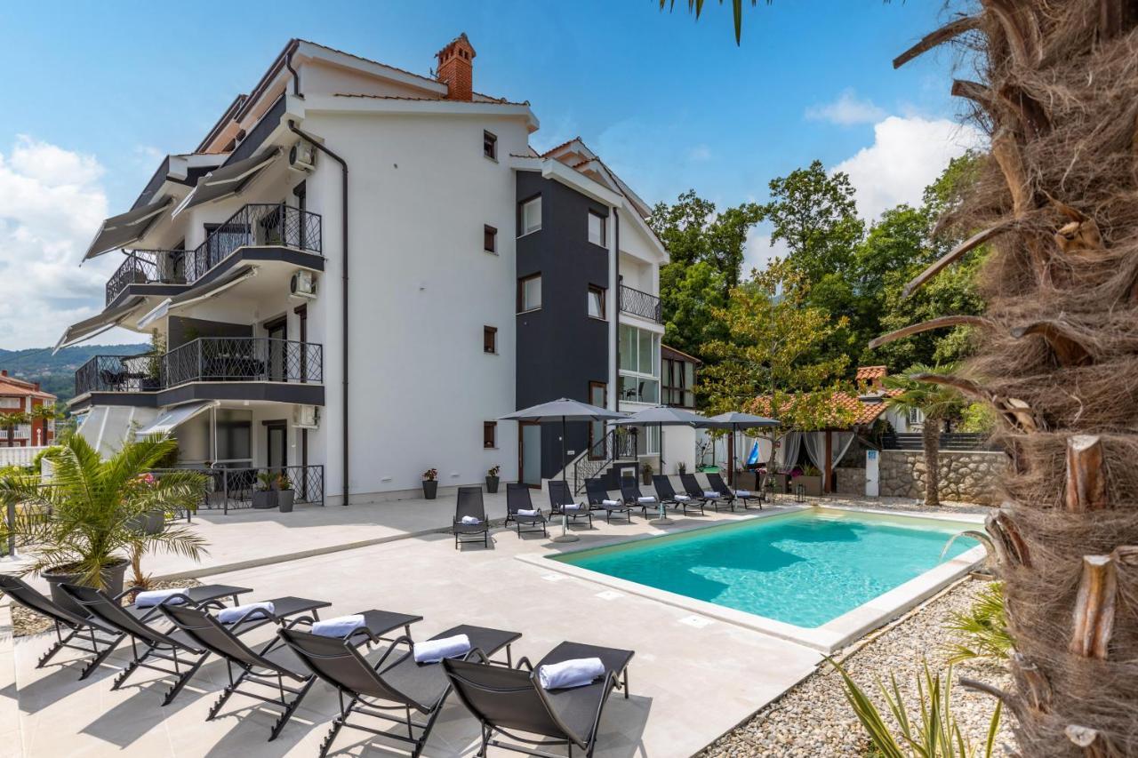 Apartment Adriatic, Chiara With Sea View And Heated Swimming Pool, Free Private Parking,