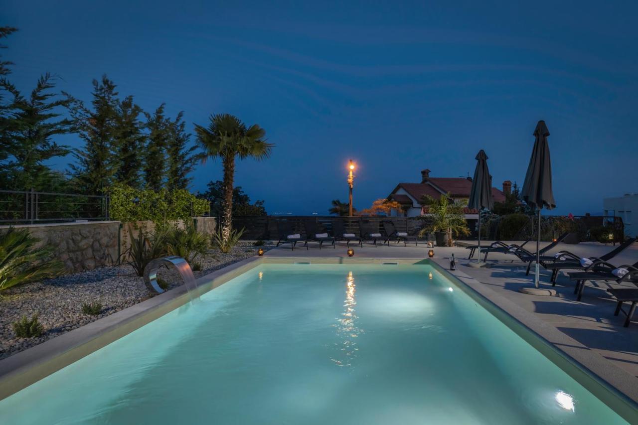 Apartment Adriatic, Chiara With Sea View And Heated Swimming Pool, Free Private Parking, *
