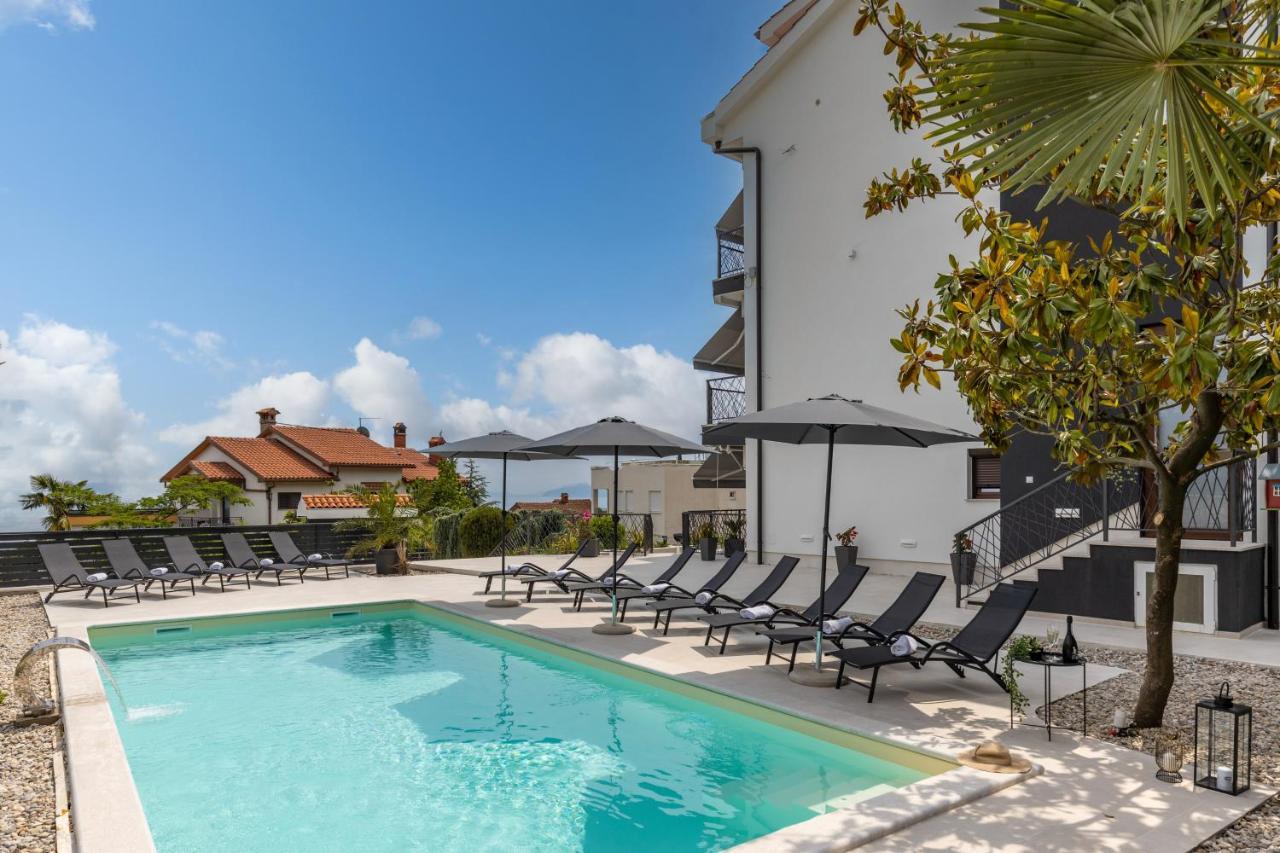 Apartment Adriatic, Chiara With Sea View And Heated Swimming Pool, Free Private Parking, *