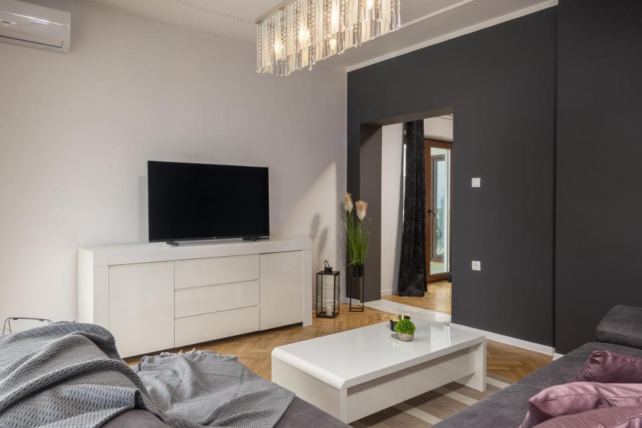 Apartment Adriatic, Chiara With Sea View And Heated Swimming Pool, Free Private Parking, Icici