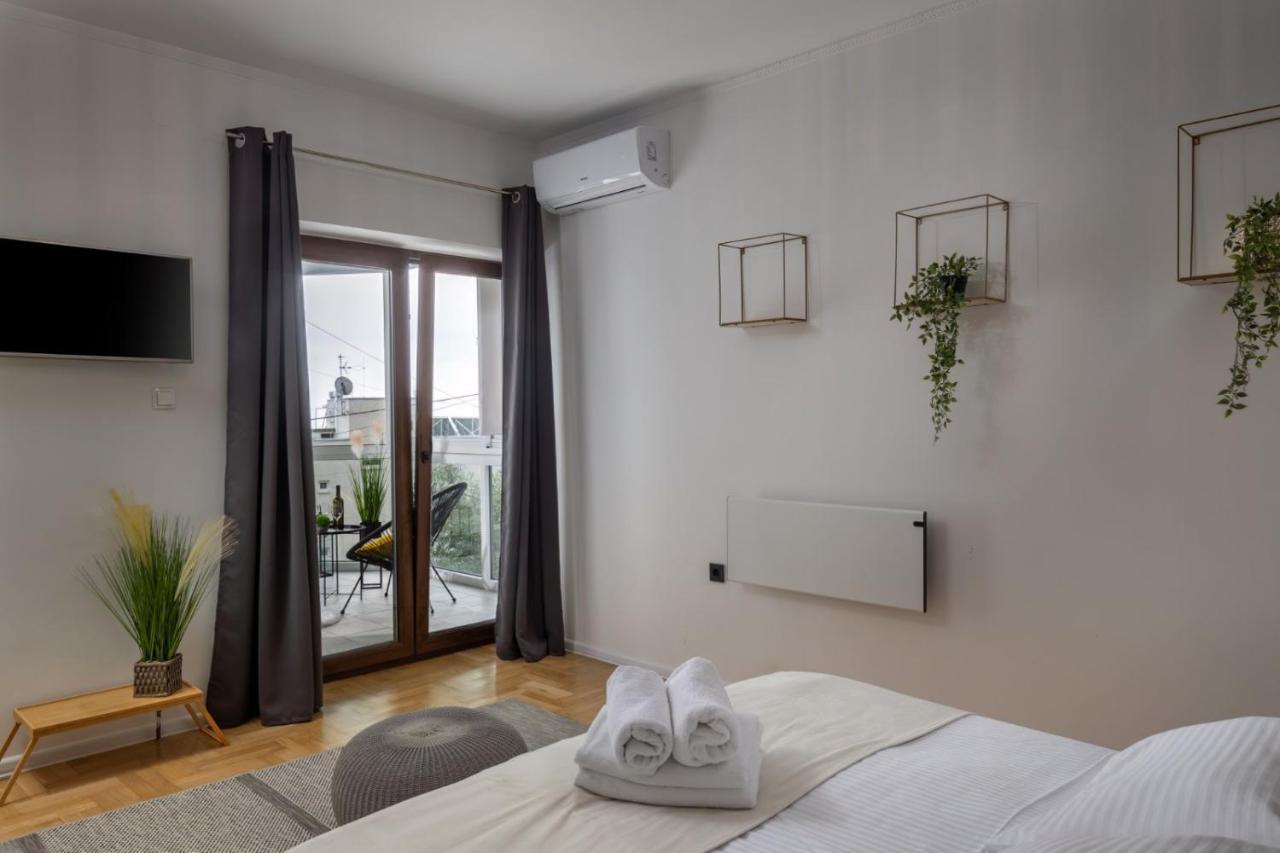 Adriatic, Chiara With Sea View And Heated Swimming Pool, Free Private Parking, Apartment *