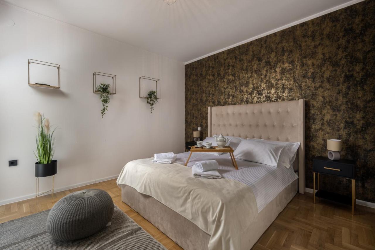 Adriatic, Chiara With Sea View And Heated Swimming Pool, Free Private Parking, Apartment Icici