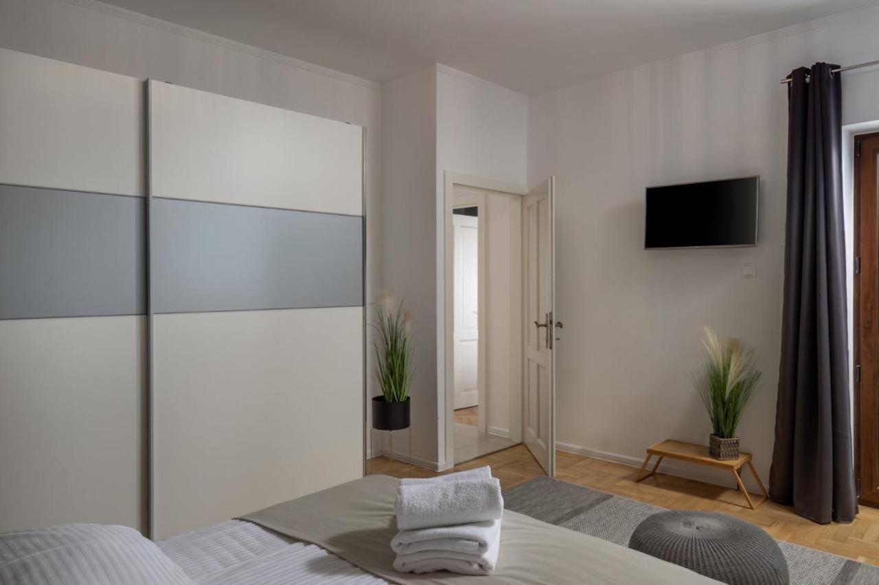Apartment Adriatic, Chiara With Sea View And Heated Swimming Pool, Free Private Parking, *
