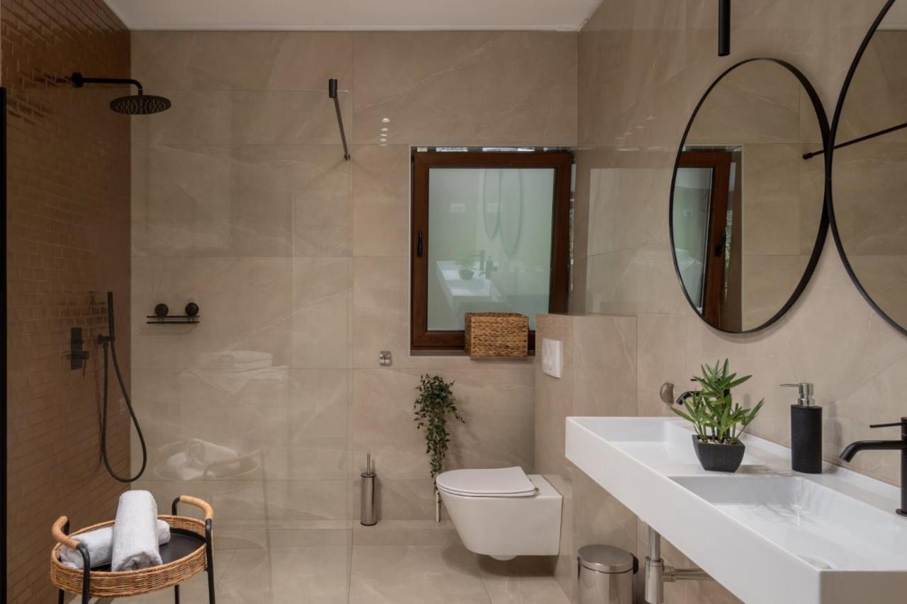 Adriatic, Chiara With Sea View And Heated Swimming Pool, Free Private Parking, Apartment