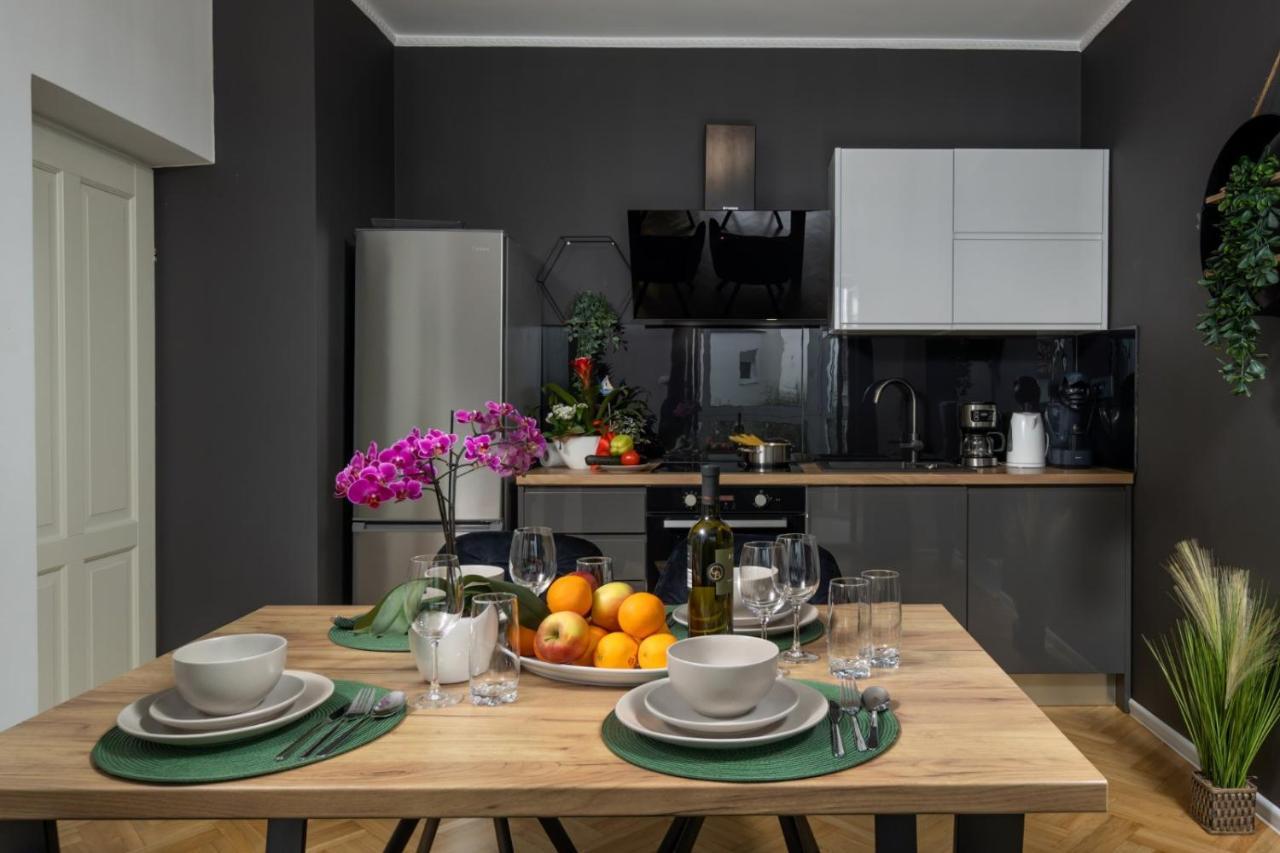 Apartment Adriatic, Chiara With Sea View And Heated Swimming Pool, Free Private Parking, Icici