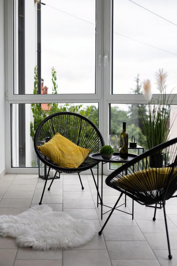Apartment Adriatic, Chiara With Sea View And Heated Swimming Pool, Free Private Parking, Icici
